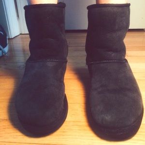 black short uggs