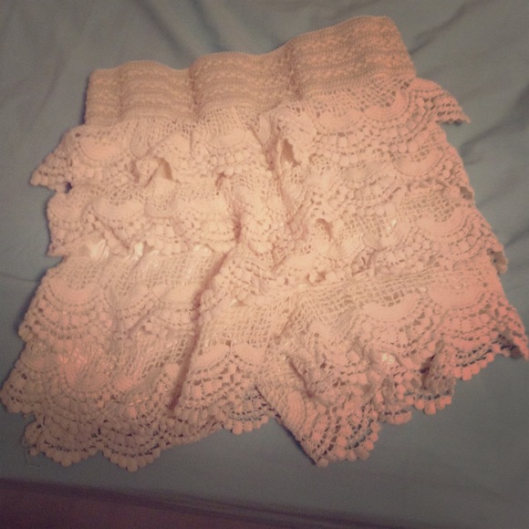 Super cute white lace shorts