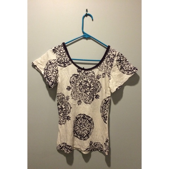 Patterned Top - Picture 2 of 3