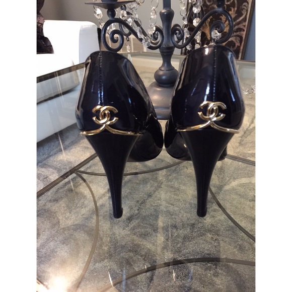 CHANEL Pumps