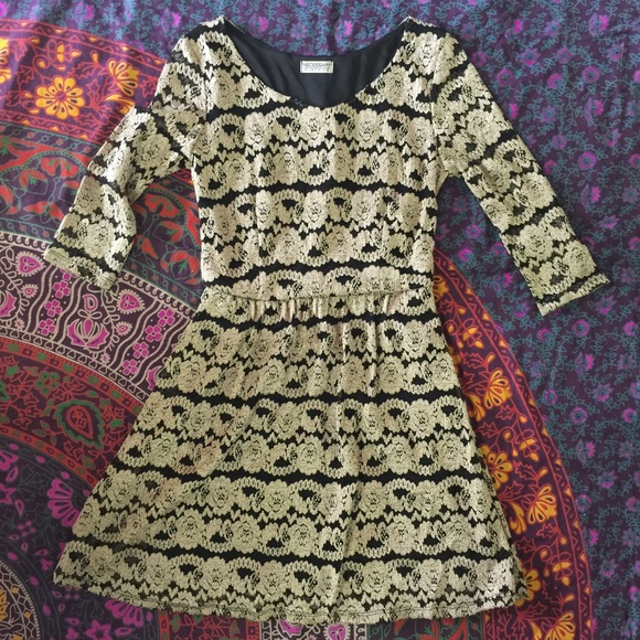 Baroque lace detail dress