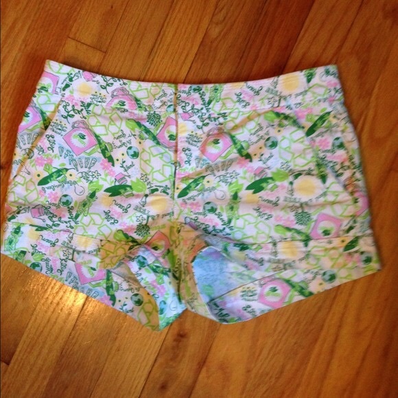 ISO Lilly Pulitzer queen of green recycle shorts