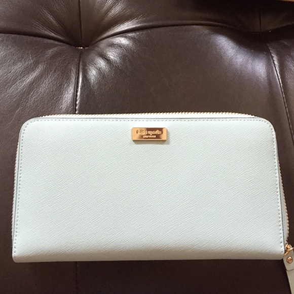 SALE TODAY ONLY🎉(NWT) Kate spade wallet.