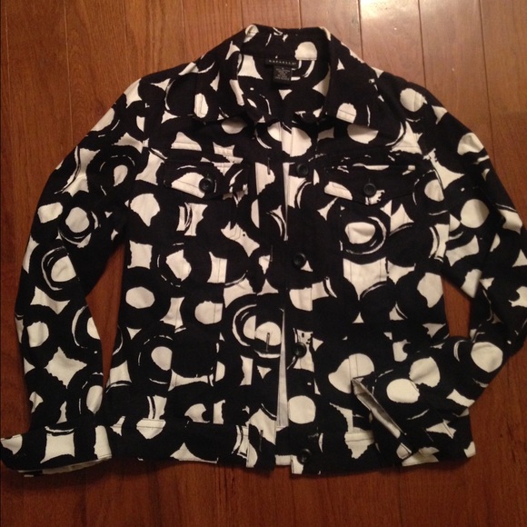 Black and white light weight jacket