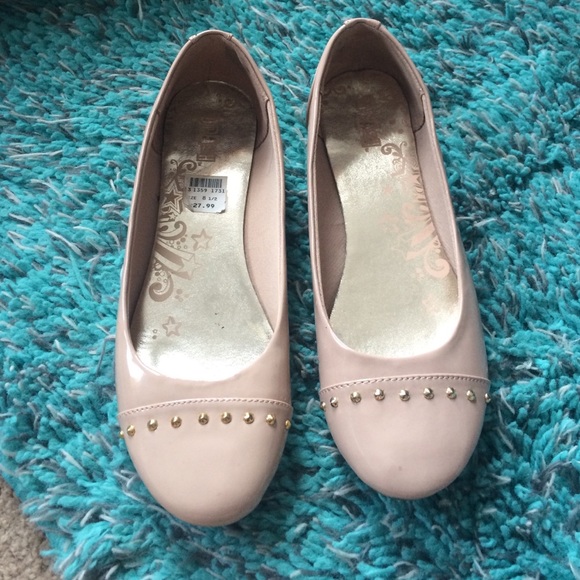Like new nude flats