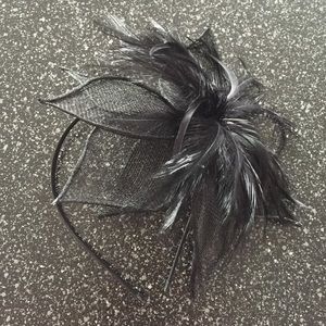 Beautiful black fascinator 🎀