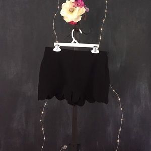 Black Monteau Scalloped Shorts