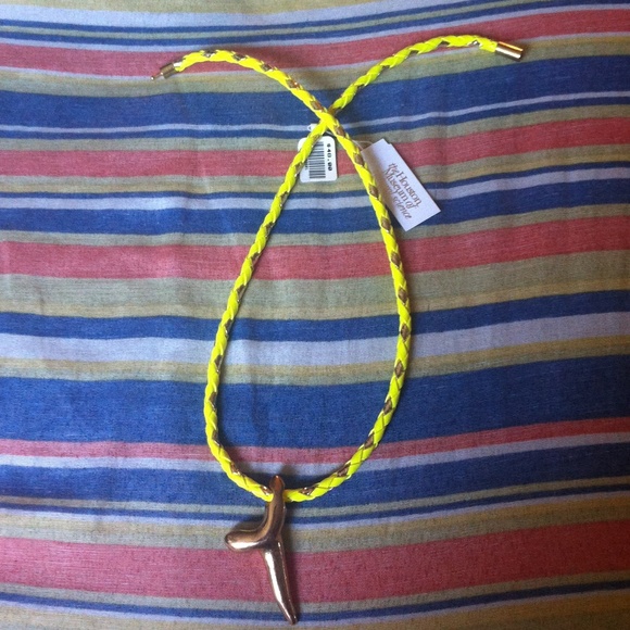 Krystal Sasso large bronze shark tooth - Picture 3 of 4