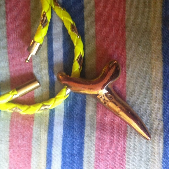 Krystal Sasso large bronze shark tooth - Picture 4 of 4