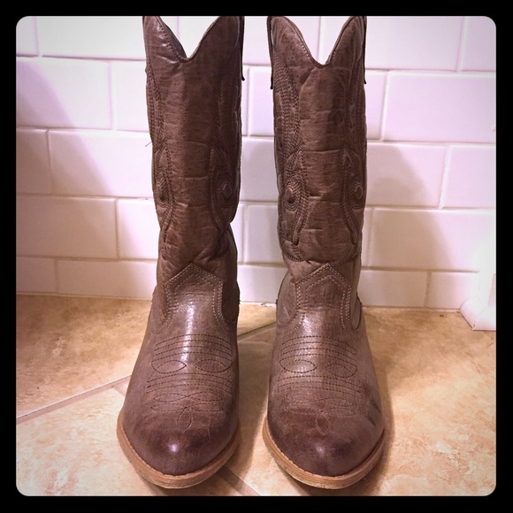 AEO stitched cowboy boot ~ brown