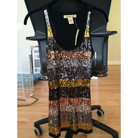 NWT Arden B metallic sequin top