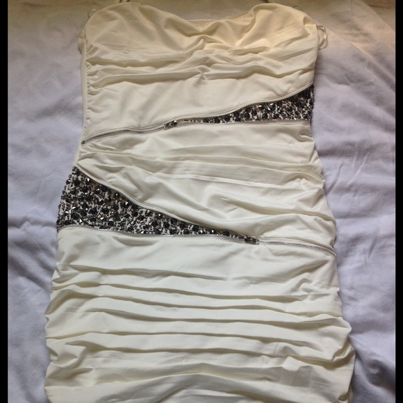 White bodycon dress