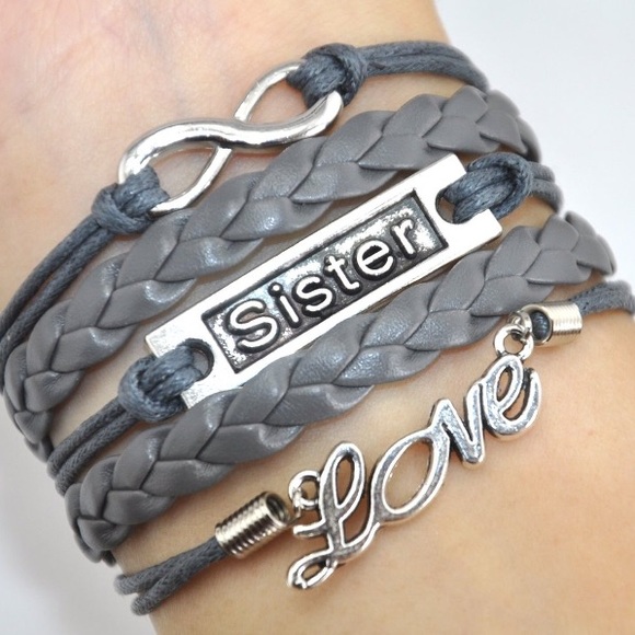 Grey sister love - Picture 1 of 1