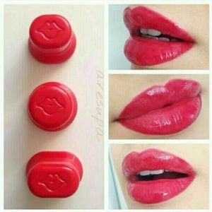 Full lips lip enhancer :)