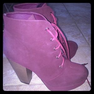 OXBLOOD BOOTIES!! Size 9