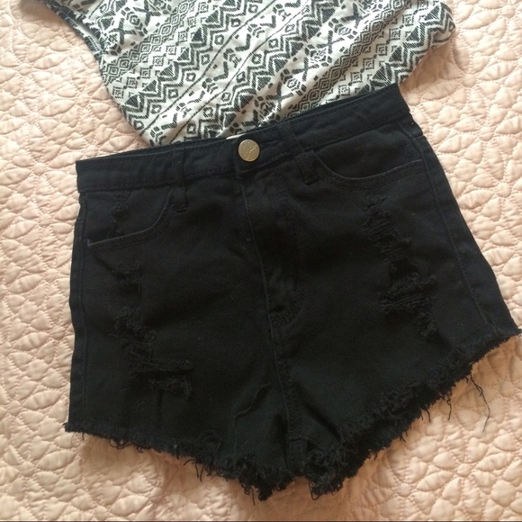 ❌❌sold❌❌Ripped black shorts