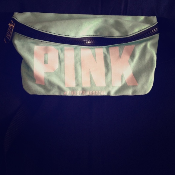Brand new in package vs pink fanny pack❤️❤️