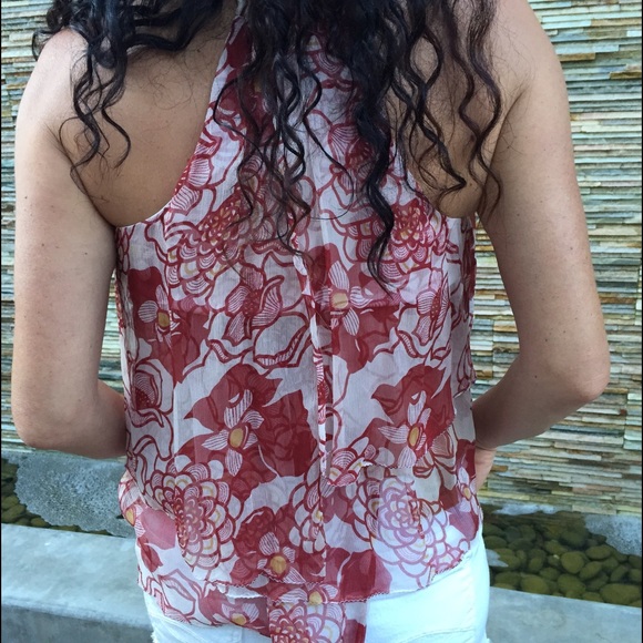 Adorable ruffle top - Picture 2 of 4