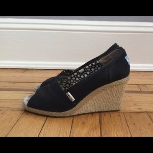 TOMS black wedges