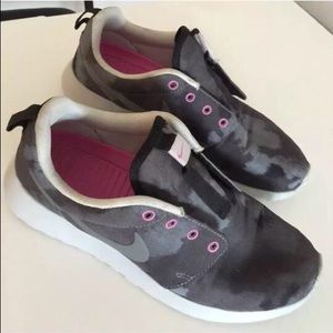 ❤️NIKE ROSHERUNS Print Camo❤️ used* In great cond!
