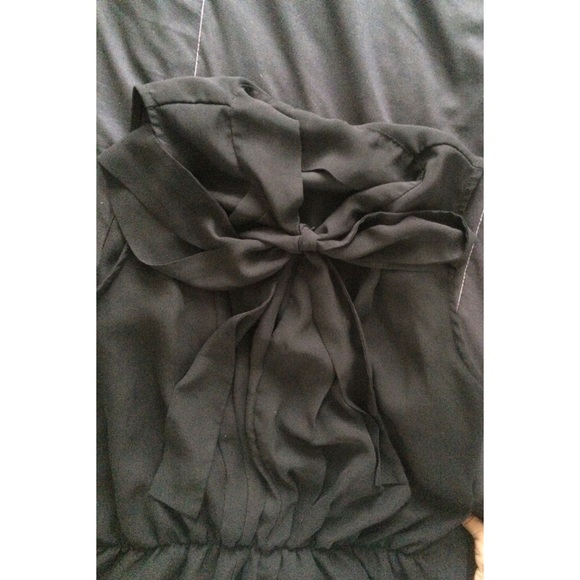 Sleeveless black bow shirt.