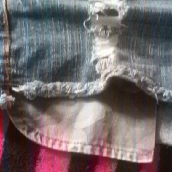 Very cute short cutoffs with camo pockets ... - Picture 2 of 4