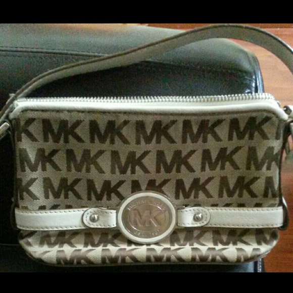 Michael Michael Kors Beige/Ivory Logo Shoulder Bag - Picture 1 of 4