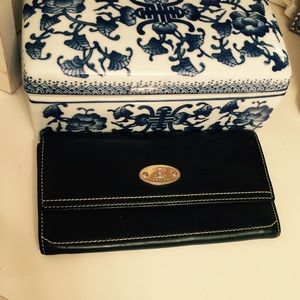 Authentic Wallet hunter green/gold hardware 😄