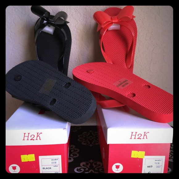 Brand new flip flops!!