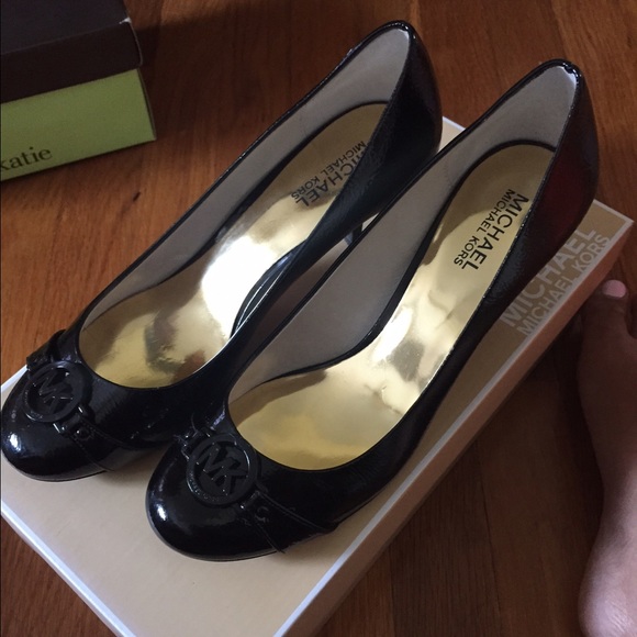 Patent leather black Michael Kors high heels