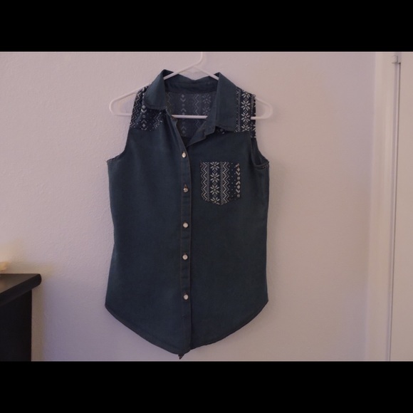 Sleveless Blouse