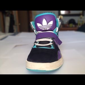 Adidas Round House Mid Originals