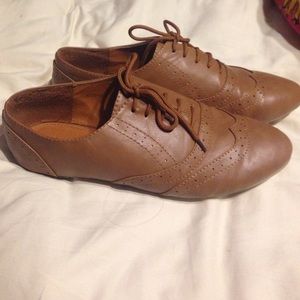 Oxford style women's shoes size 9