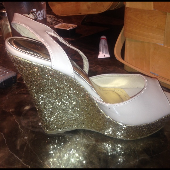 Nude wedges!