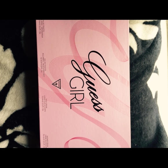 GUESS girl perfume set