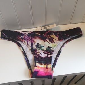 Roxy medium Hawaiian bikini bottom Nwt
