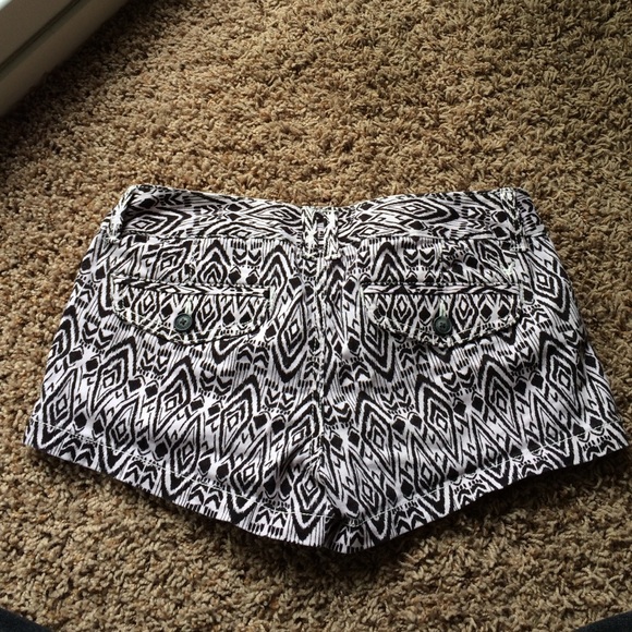 American Eagle Size 00 shorts - Picture 2 of 4