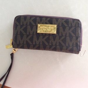 Michael kors wristlet /wallet
