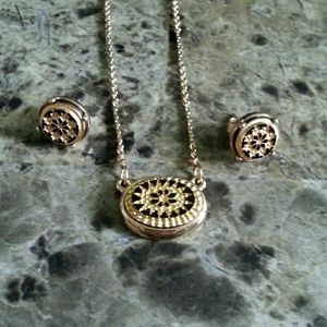 Avon pierced earrings/neclace
