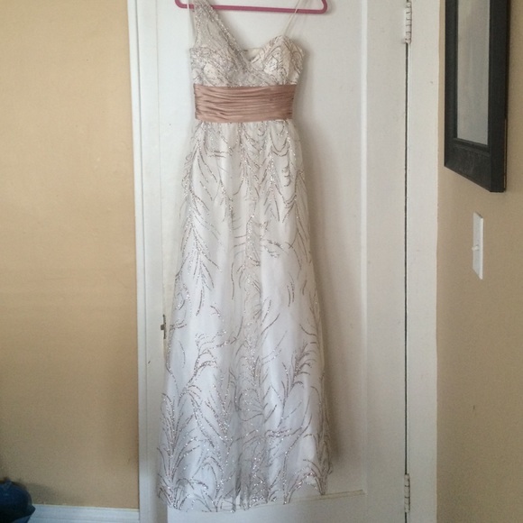 Caché evening gown. White/gold/silver