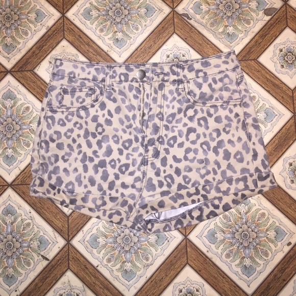High waisted Shorts - Picture 1 of 3