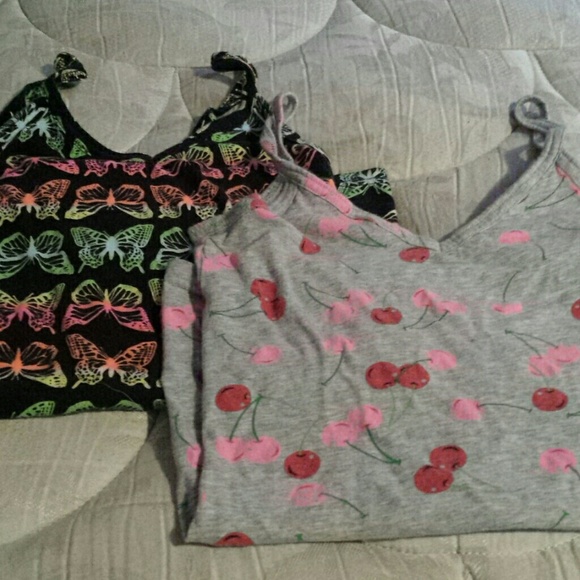 Tanks sz small bogo free sale - Picture 1 of 3