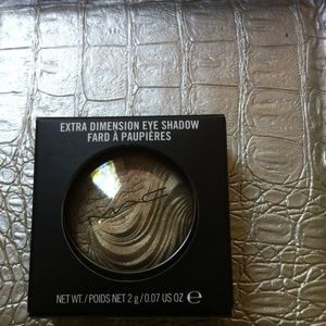 MAC Dimension eye shadow