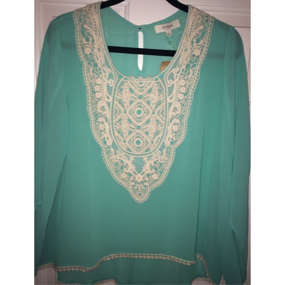 NWT Umgee Mint Green Blouse  Size Large