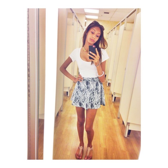Lace detail skirt