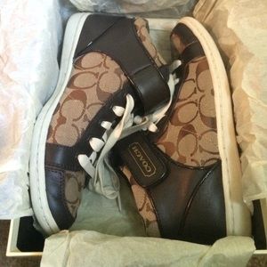 Zoey coach shoes 6m