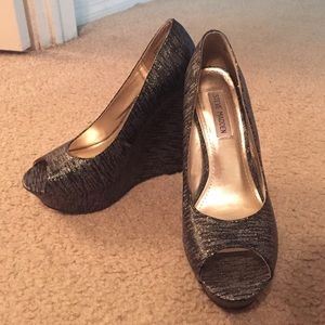 Steve Madden Wedges (Black w/Silver lining design)