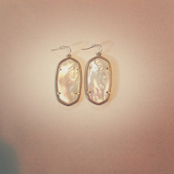 Kendra Scott Danielle mother of pearl earring