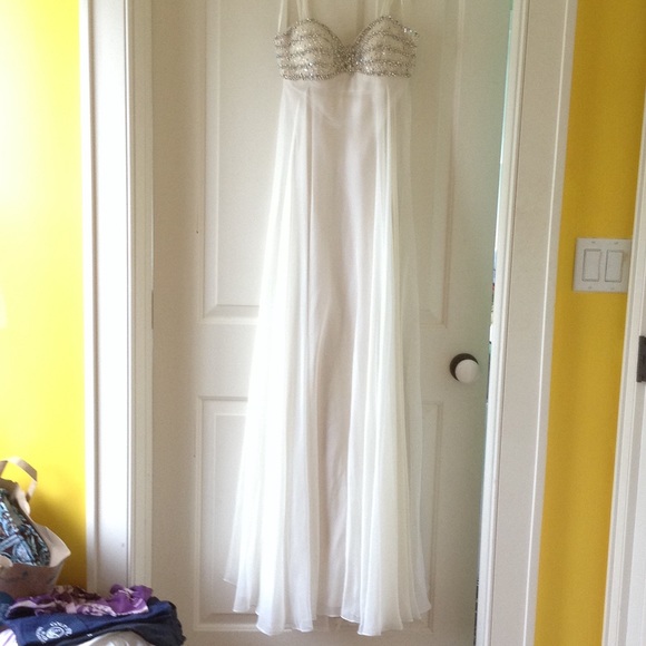 Dave & Johnny Strapless Gown