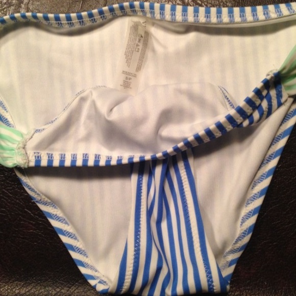 ❌SOLD❌ Victoria's Secret blue striped bikini M/S - Picture 3 of 4